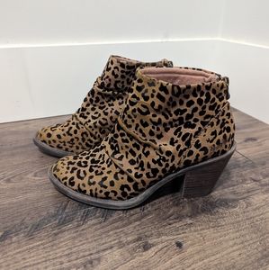 Blowfish Malibu Leopard Print Back Zip Stacked Heel Ankle Bootie Size 6.5